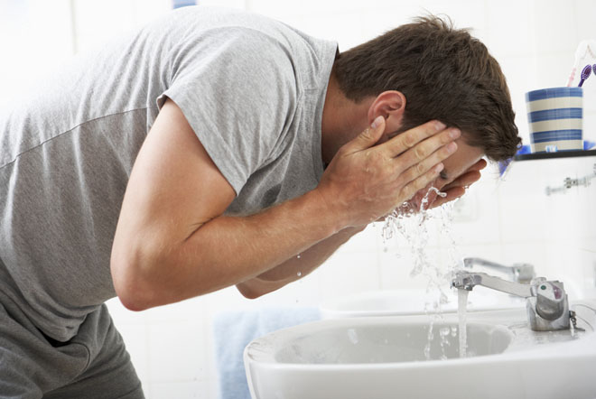 洗顔と保湿で老化を防ぐ40代男性のスキンケア 