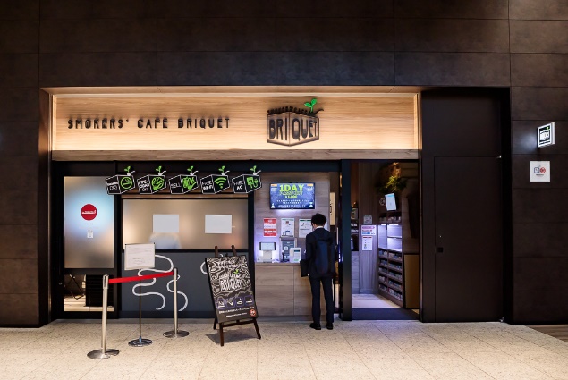 イメージ：映像解析オプション「PLACE AI」で、カフェの混雑状況を見える化。待ち時間の緩和とクリーンな分煙環境を確立する