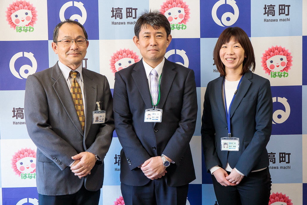 イメージ：塙町さま：町域をネットワークして安心と産業を支える。ダリアのまちでマルチに活躍するギガらくカメラ