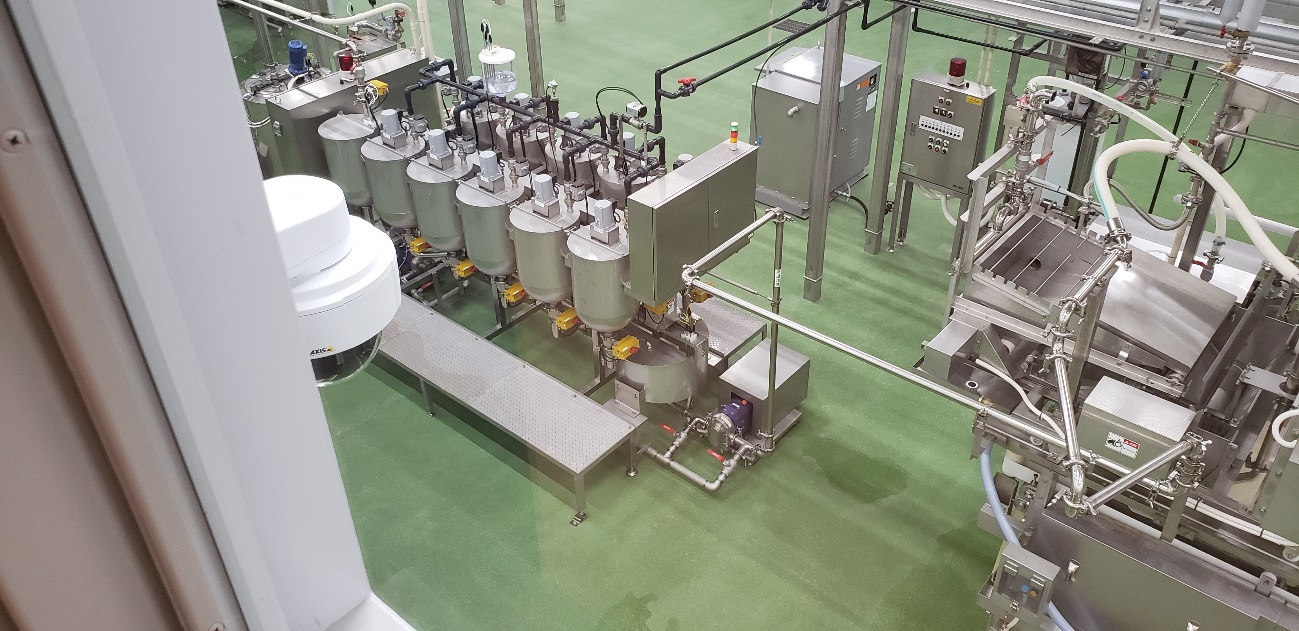 イメージ：クラウドサービスのメリットを活かし、安全・安心な工場を実現