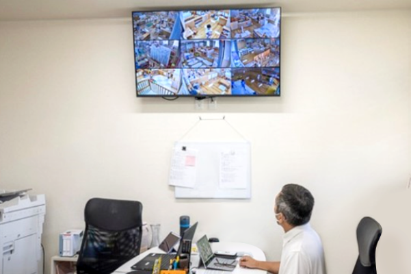 イメージ:保護者と保育士には安心を、園児には安全を担保するギガらくカメラ