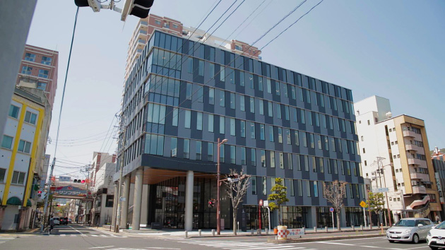 イメージ：ワークスペースを見守るため、ギガらくカメラを導入。死角のない環境でスタッフの安心感を高める