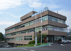 イメージ：職員数減少による業務負担増に立ち向かえ! AI-OCRで紙帳票入力業務の自動化を実現