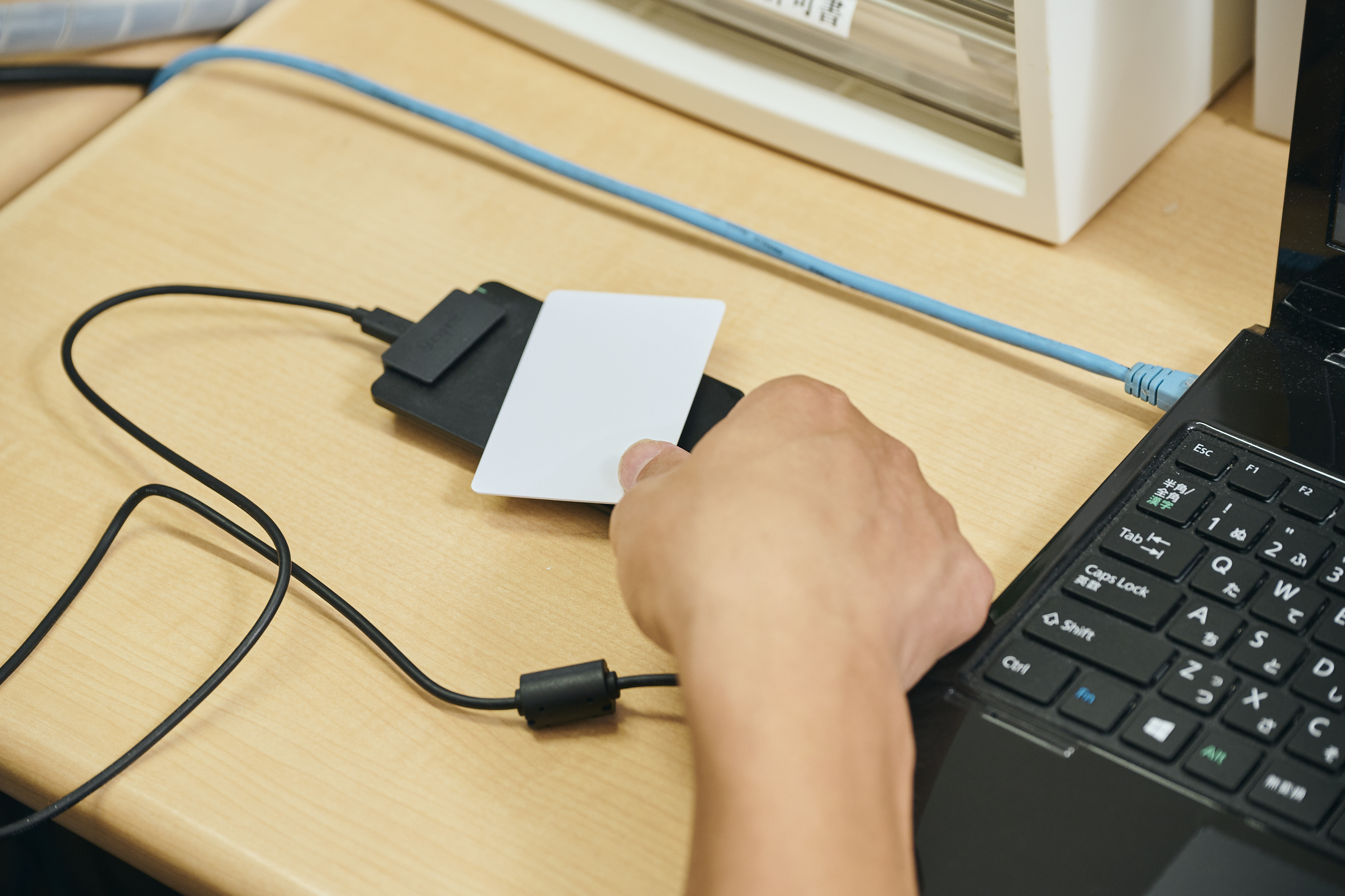 イメージ：給与計算の時間が1/2に、シフト作成は1/3に短縮！どちらの施設でも勤怠管理が可能に