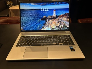 イメージ:事業拡大で会計管理が複雑に……。作業時間や手間の増加が課題