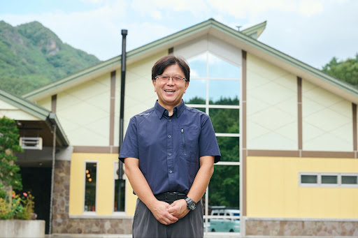 イメージ：1ヶ月で2日分の勤怠管理の業務を効率化。人口1,000人の山村の公社が踏み出した、デジタル活用の第一歩