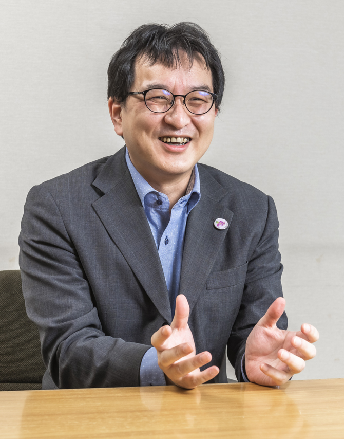 イメージ：恵庭市　総務部財務室税務課　課長　山野辺 龍人氏