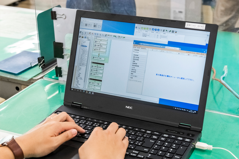 イメージ：WinActorでのシナリオ作成画面。フローチャートで視覚的に表現され、プログラム知識は不要
