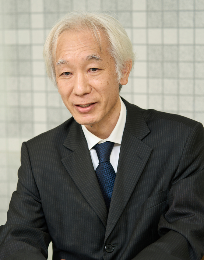 イメージ：駒澤大学　管財部 部長　青木 秀義氏