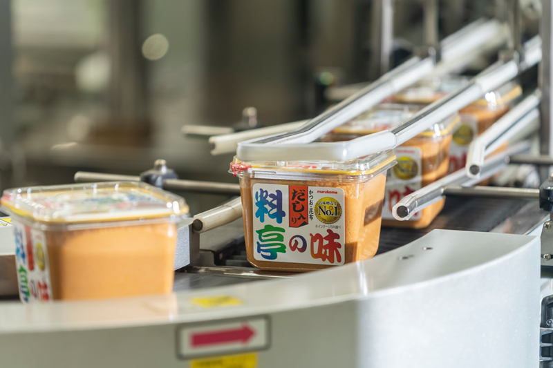 イメージ：全国33拠点のネットワークをわずか数カ月で更改情報システム課の構築稼働が大幅削減-03