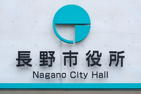 イメージ：総合防災情報システム刷新で市の災害対応力を強化！ 県の防災システムとの二重入力を解消し、情報配信を効率化
