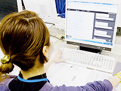 イメージ：高い読取精度と使い勝手で、スタッフの稼働を確実に削減。