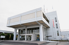 イメージ：教職員から子どもたちへ――。 ICT教育を加速させる！02