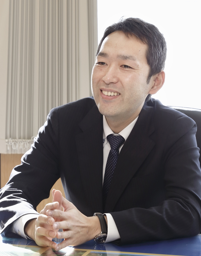 イメージ：雄武町役場 庶務係長 小野 隆行氏