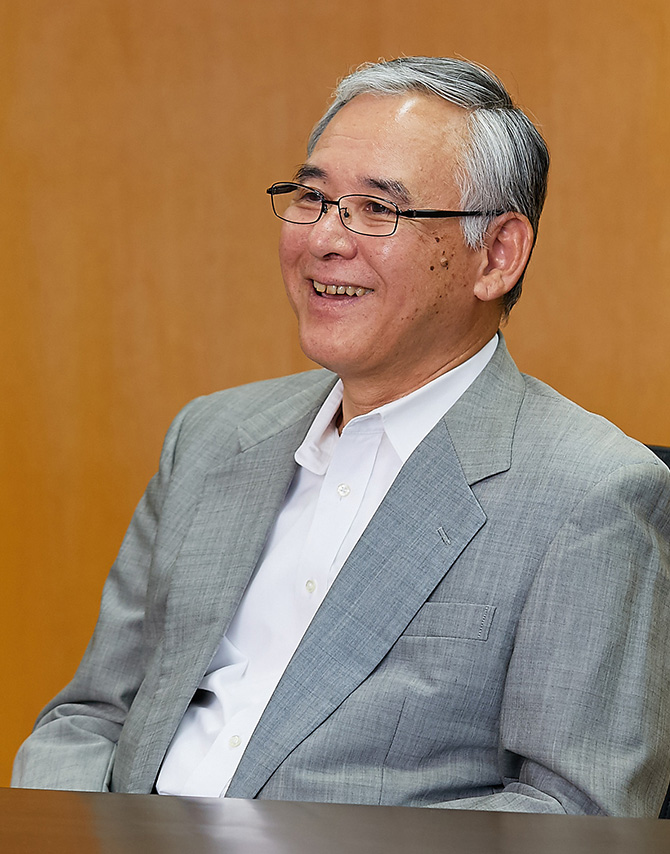 イメージ：流通経済大学 総合情報センター 図書情報グループ 鈴木武 事務部長