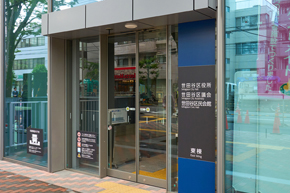 イメージ：約300拠点のβ'モデルへの移行と新庁舎移転を同時に敢行！ テレワーク環境や庁内無線LANで職員の生産性向上が加速