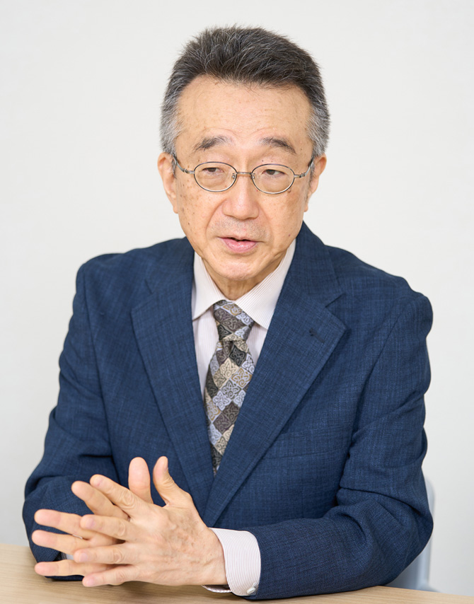 イメージ：東京外国語大学 理事 青山 亨氏