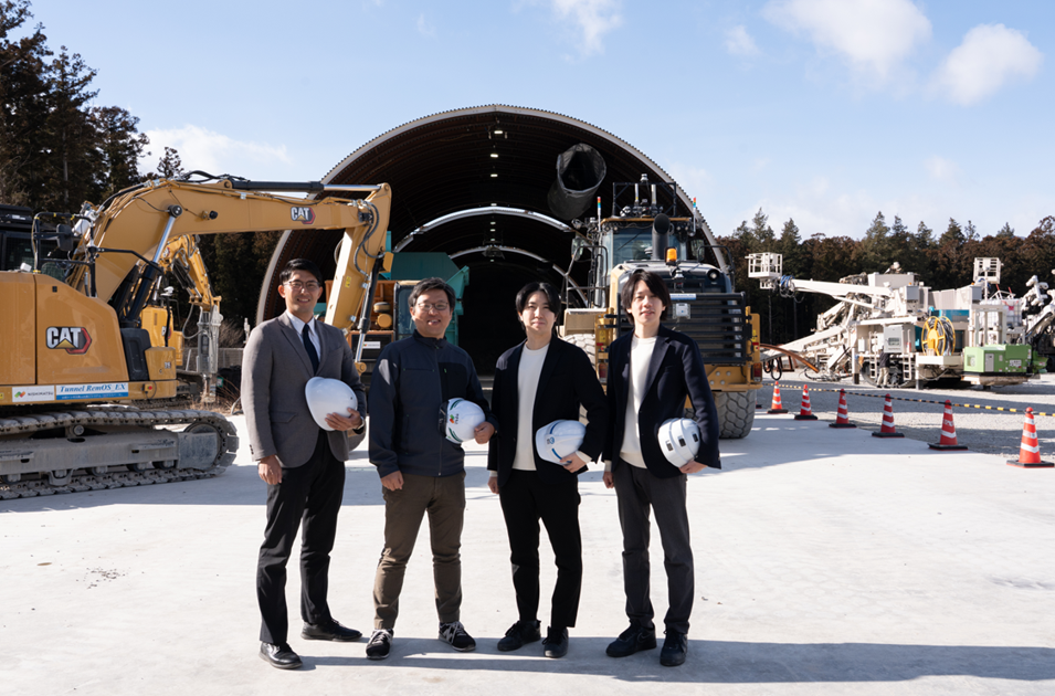イメージ：左から茨田（NTT東日本）、山本さま（西松建設）、佐藤（NTT東日本）、中村（NTT東日本）