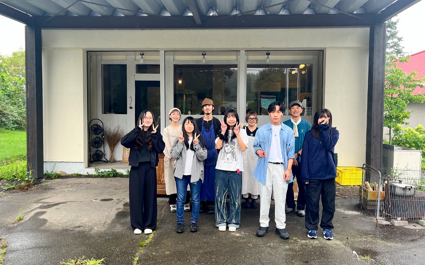 イメージ：農泊・収穫体験先である小笠原農園の皆さんと参加生徒