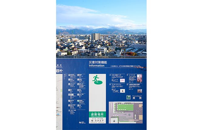 長野市役所からの眺め(上)。長野市役所西側広場(桜スクエア)は、マンホールトイレや臨時給水所など災害対応機能も備えている(下)