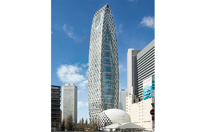 東京通信大学は通信制ですが、地上50階の新宿駅前キャンパスは図書館や自習スペースとしての利用も可能です。