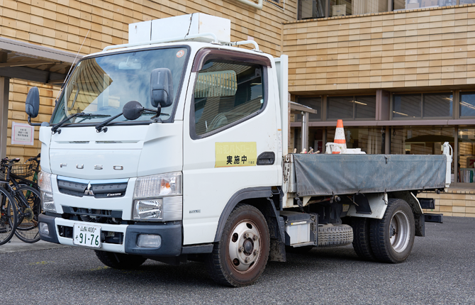 ドライブレコーダー搭載車。市バスや公用車、NTT東日本の車両など地域のアセットを活用