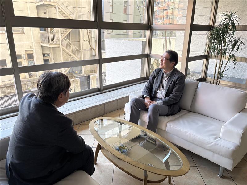 インタビュアーの上野氏と西村さん
