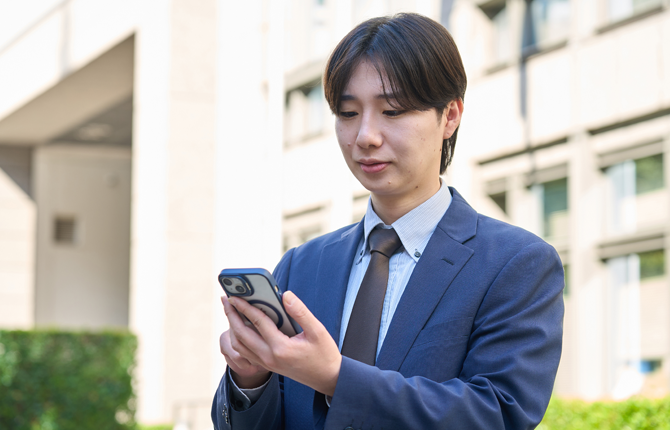 出先でもスマートフォンから予定確認や連絡が可能に