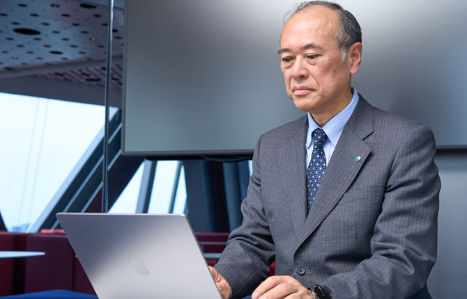 生成AI「tsuzumi」の活用で、教員は研究と教育をより効率的に両立できるようになる