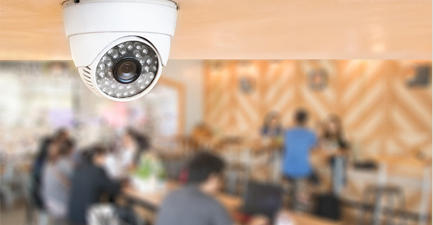 イメージ：スマートフォンやアプリで遠隔操作もOK！防犯カメラの操作方法