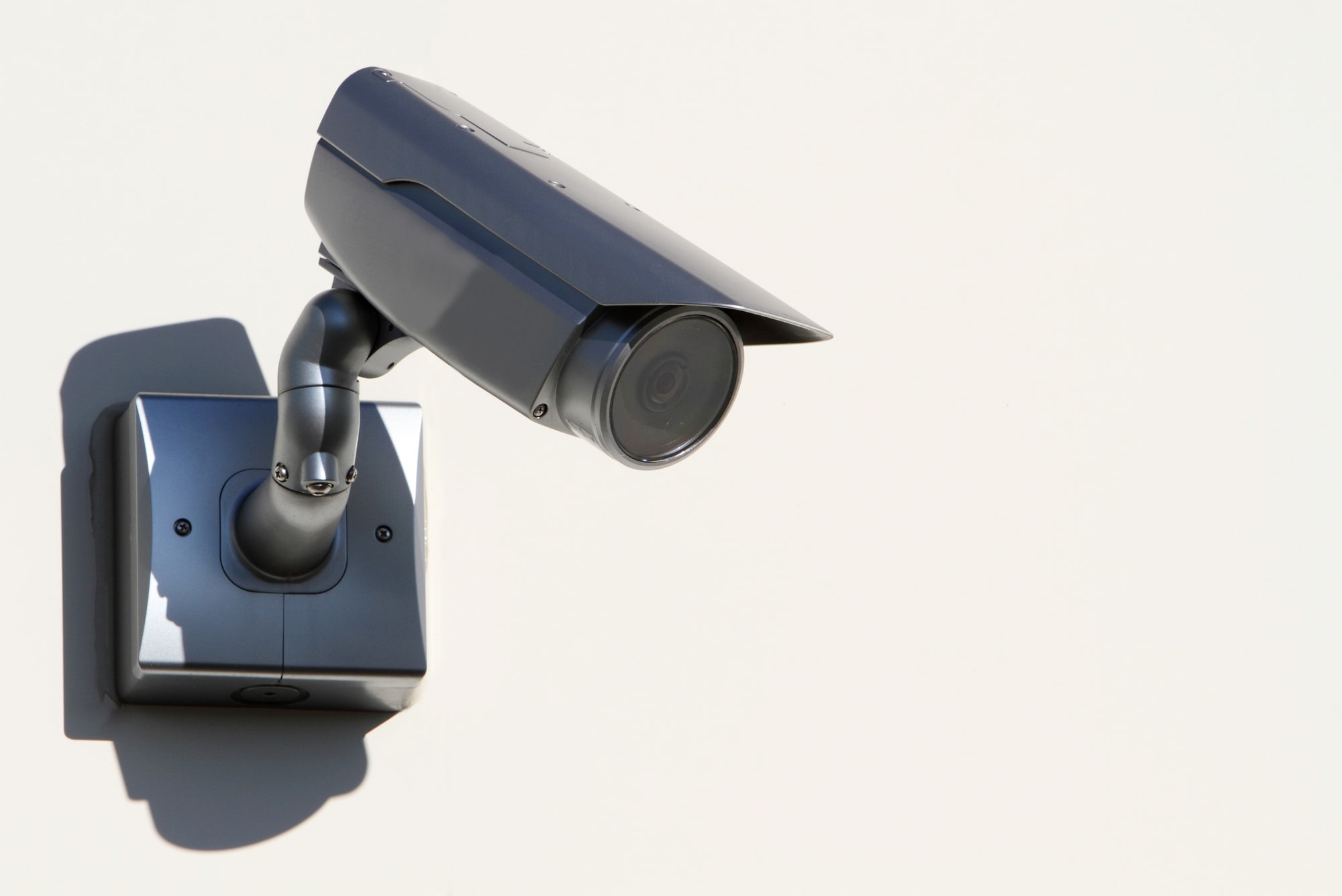 イメージ:カメラとケーブルの結合