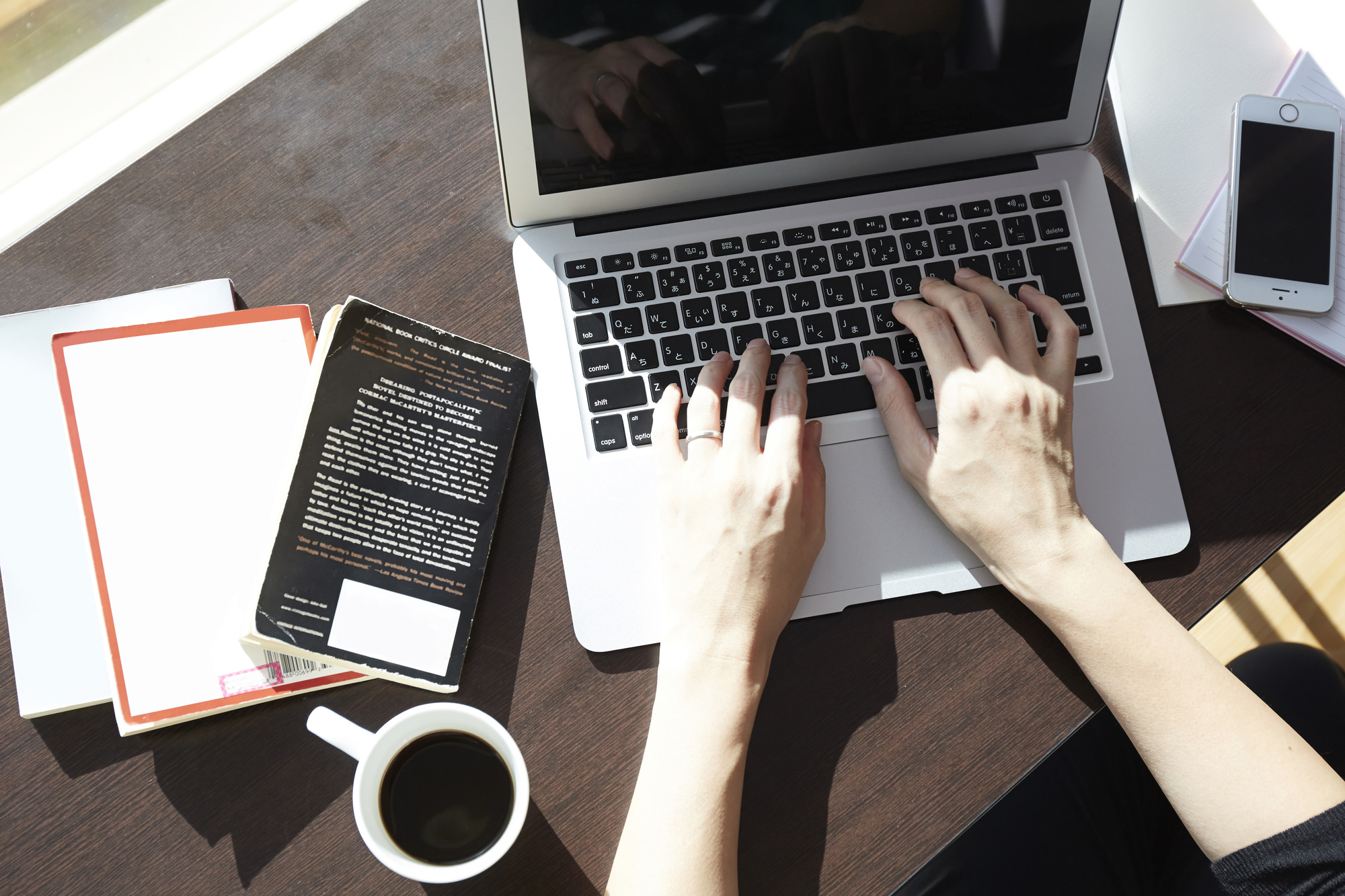 イメージ：テレワーク体制を整えて在宅勤務を導入しよう