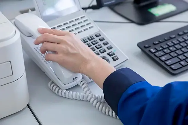 イメージ：業務効率が向上するビジネスフォンでコスト削減をめざしましょう