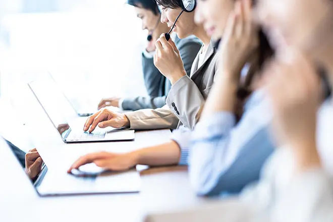 イメージ：ビジネスフォンを導入したい企業はNTT東日本へご相談ください