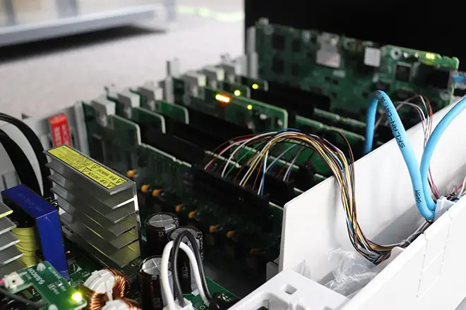 イメージ：主装置がオフィス電話をコントロールする仕組みと配線方式