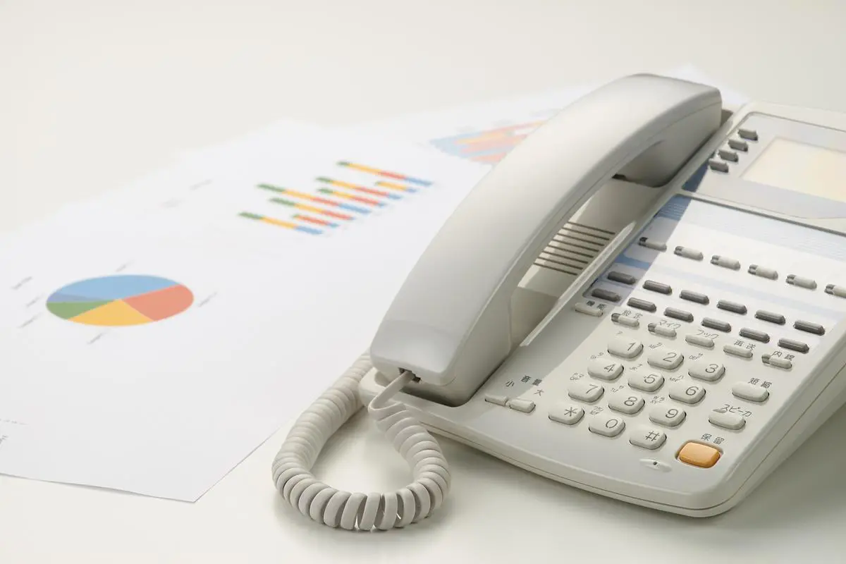 イメージ： 事務所での利用に適した3種類の電話機