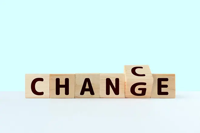 イメージ:電話線を利用したサービスは2024年に終了したものもあるため、切り替えがおすすめ