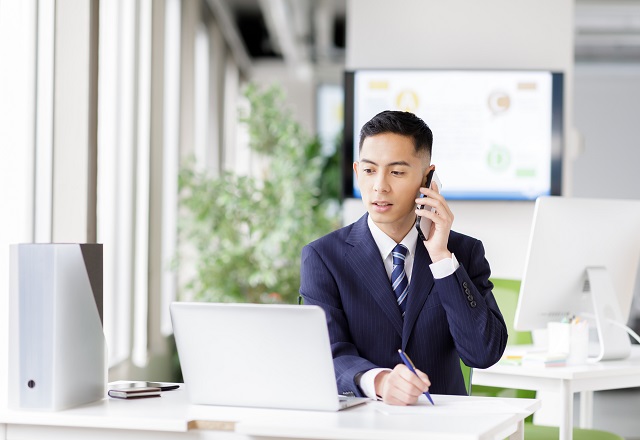 イメージ:PBXを導入するなら「ひかりクラウドPBX」