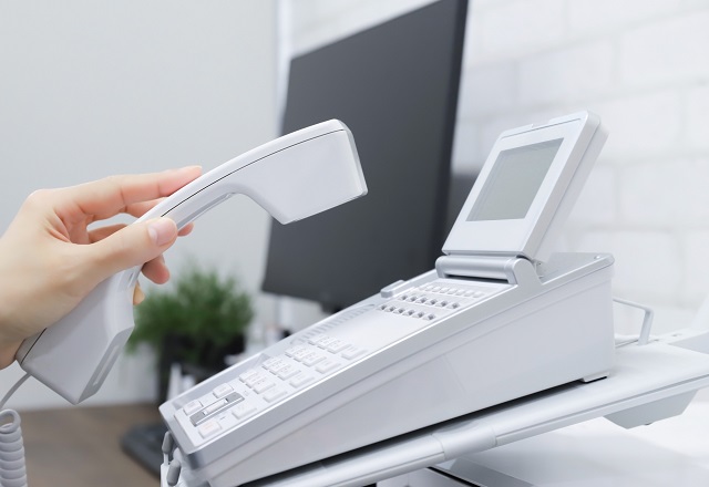 イメージ：新規の電話契約は回線の特徴や費用を見極めて導入しよう