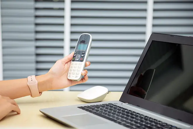 イメージ：コードレス型ビジネスフォンのメリット3選！選ぶときの2つのポイントも解説