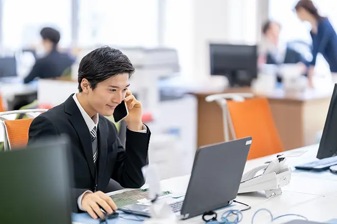 イメージ：オフィスにスマートフォンへの転送を導入し、スムーズな業務をめざそう