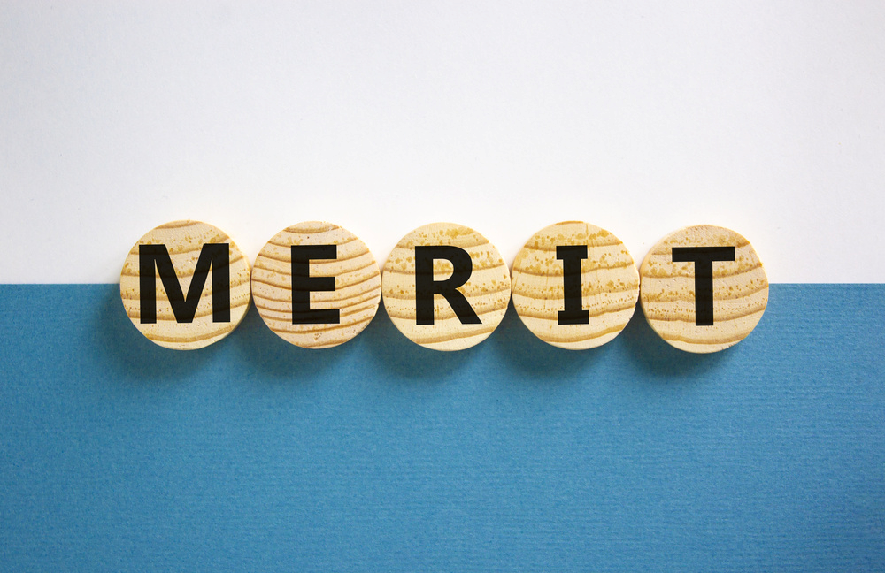 イメージ： データセンターを利用するデメリット3つ