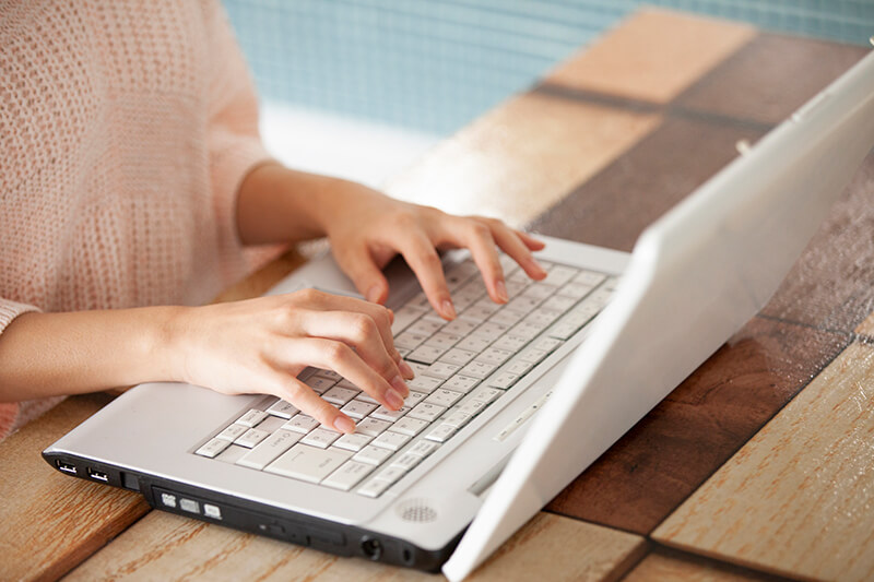 イメージ：ビジネスメールにファイルを添付する際の書き方と注意点