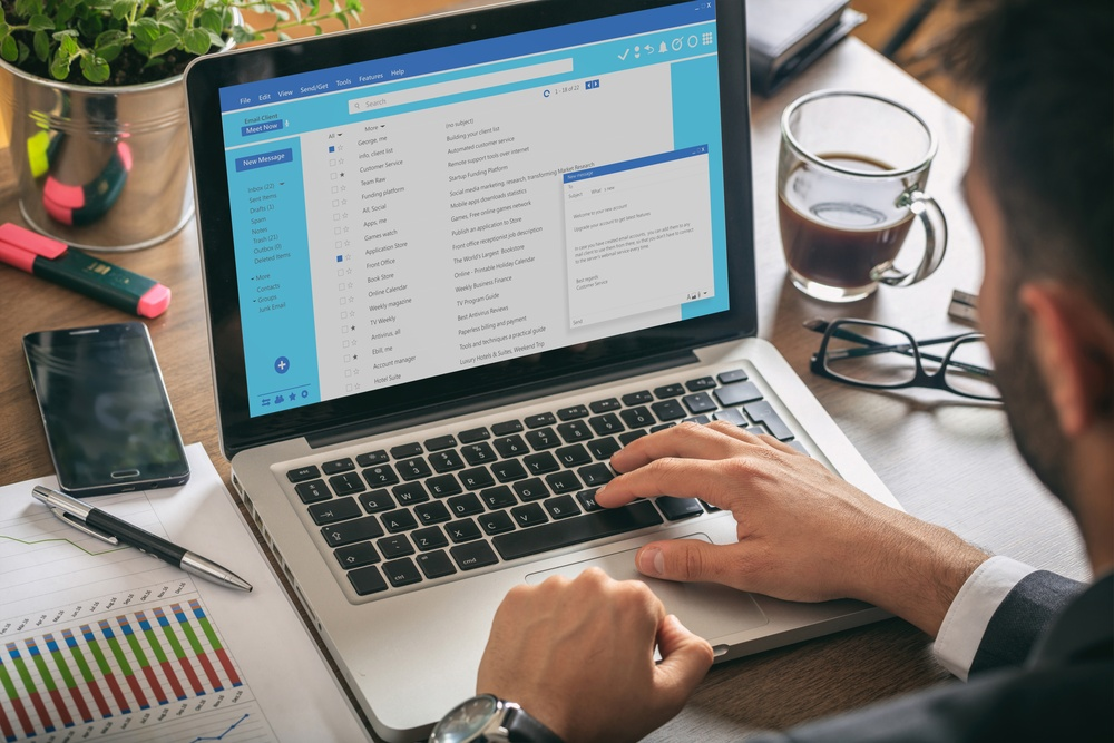 イメージ：領収書はクラウドで電子保存するのがおすすめ