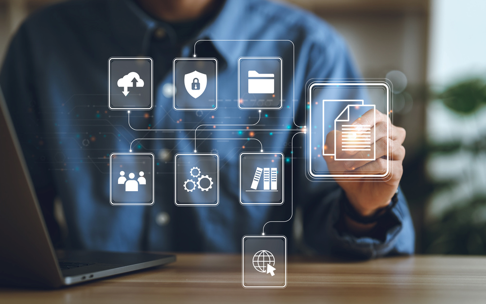 イメージ：情報共有は自社にとって最適なツールを選ぼう-01