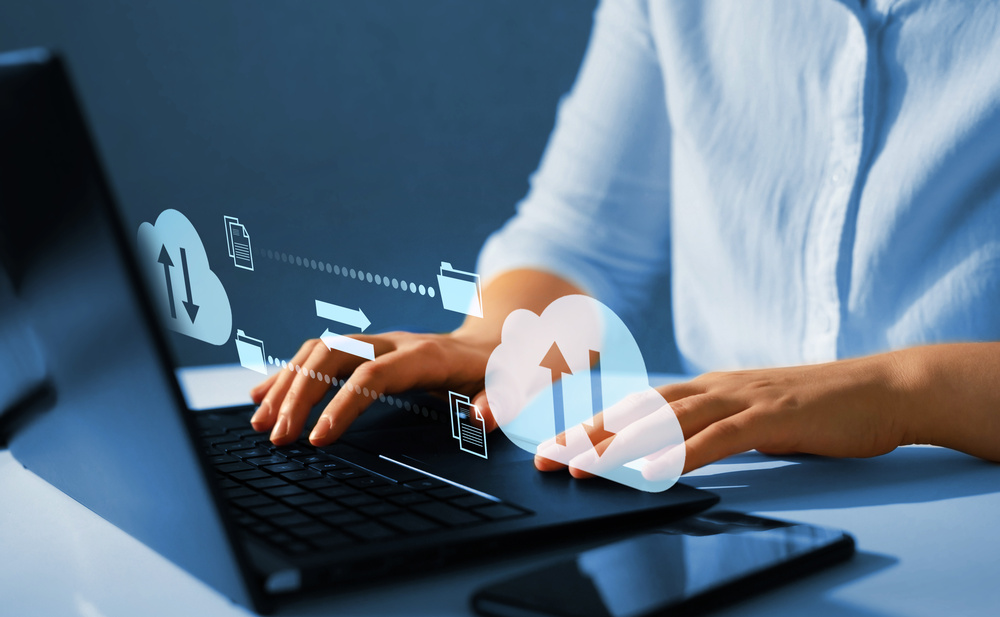 イメージ：情報共有のメリットと期待できる効果とは？改善ポイントや手段を解説