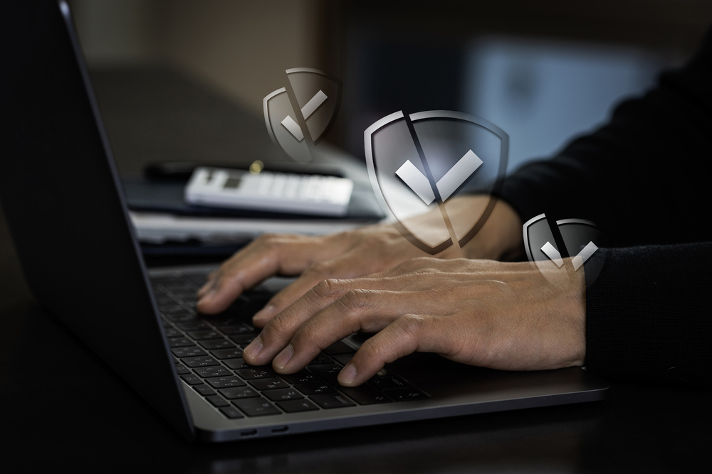 イメージ：外部からの攻撃に対する情報漏洩対策-01