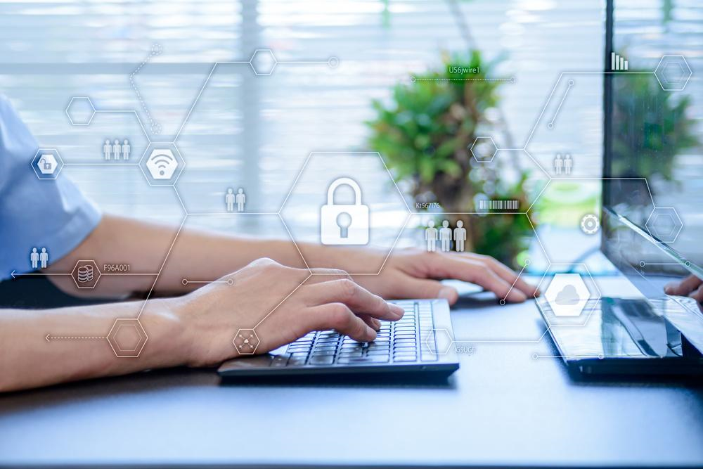 イメージ：個人情報の流出を防ぐために実践したい10の対策-1