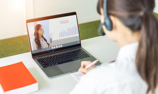 イメージ：オンラインスクール（講座）とは