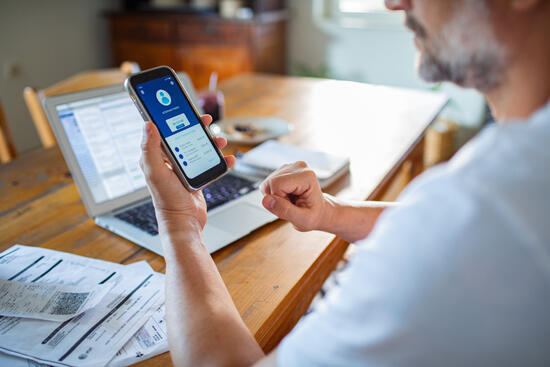 イメージ：スマホに対応したeラーニングの概要